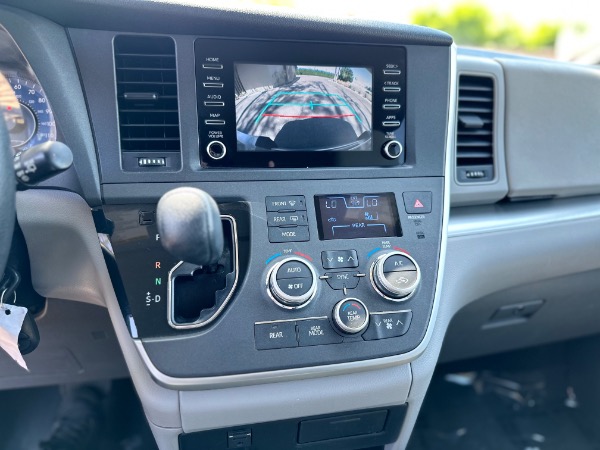 Used-2020-Toyota-Sienna-Passenger