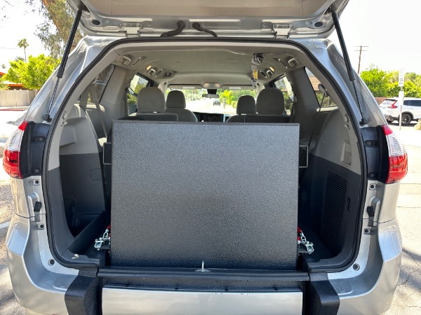Used-2020-Toyota-Sienna-Passenger