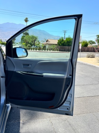Used-2020-Toyota-Sienna-Passenger