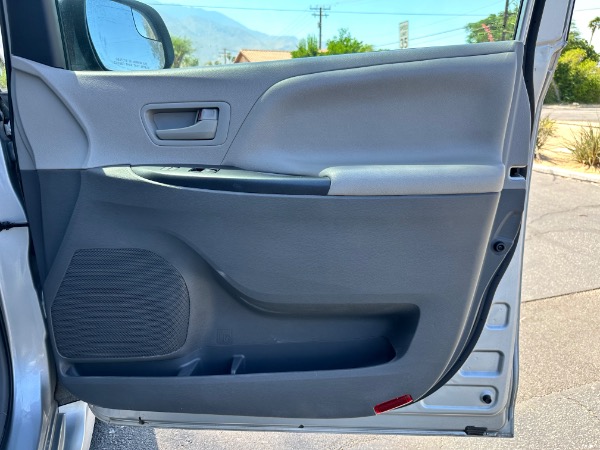 Used-2020-Toyota-Sienna-Passenger