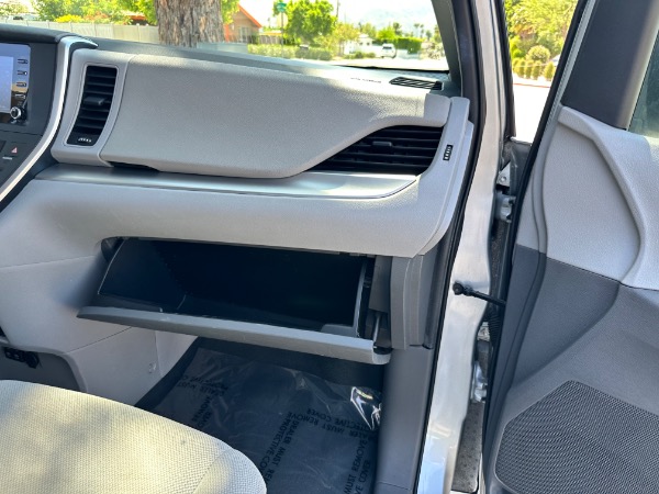 Used-2020-Toyota-Sienna-Passenger