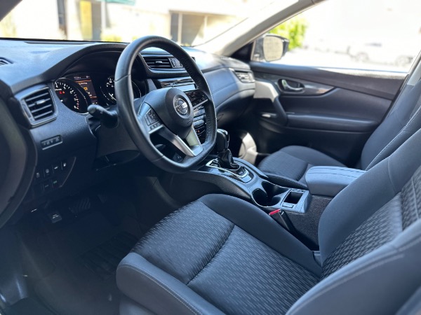 Used-2020-Nissan-Rogue-SV