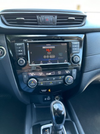 Used-2020-Nissan-Rogue-SV