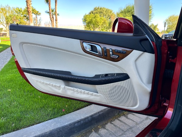 Used-2019-Mercedes-Benz-SLC-SLC-300